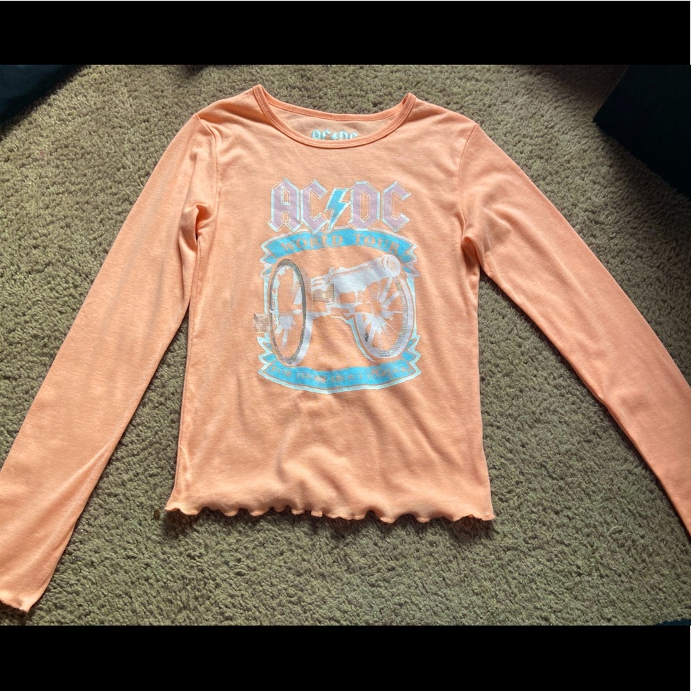 Long sleeve lettuce trim graphic tee
